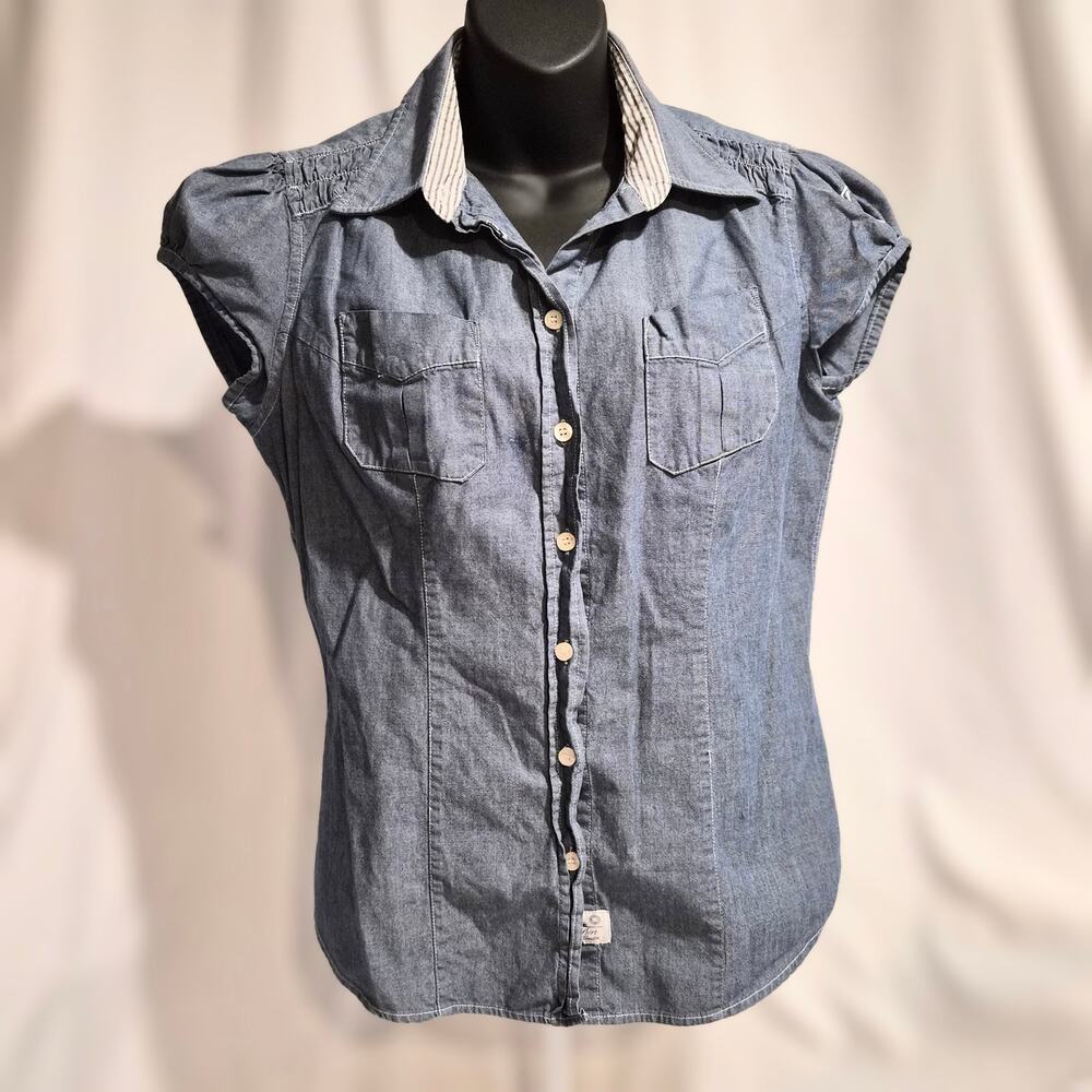 Blauer Denim Button-Up Cap Sleeve Shirt in Light Blue